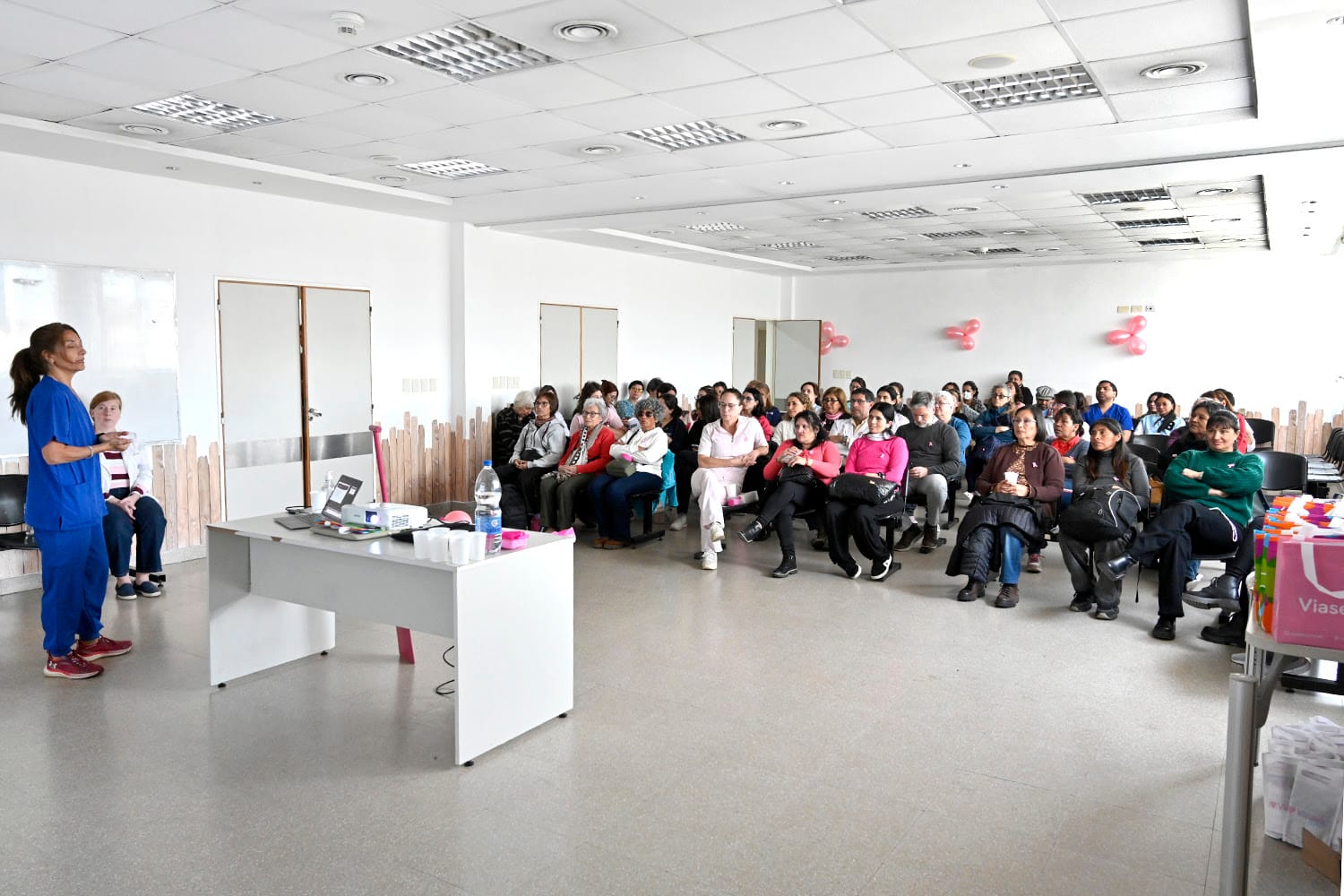 Charla para concienciar sobre el cáncer de mama en Tigre