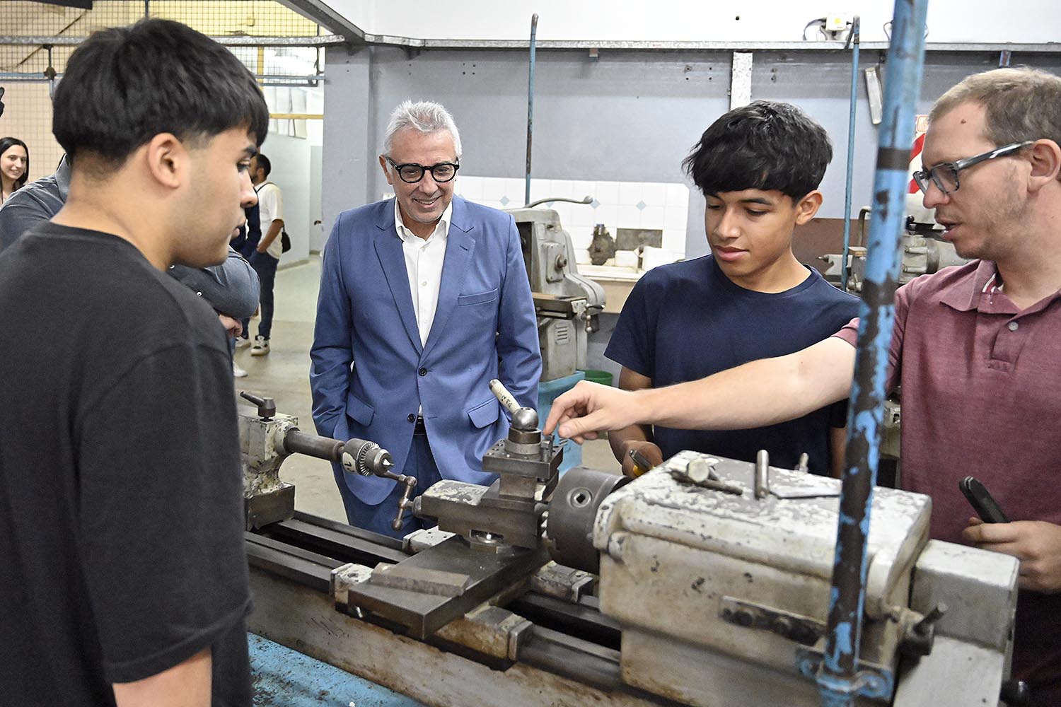 Zamora entregó herramientas a instituciones técnicas de la ciudad