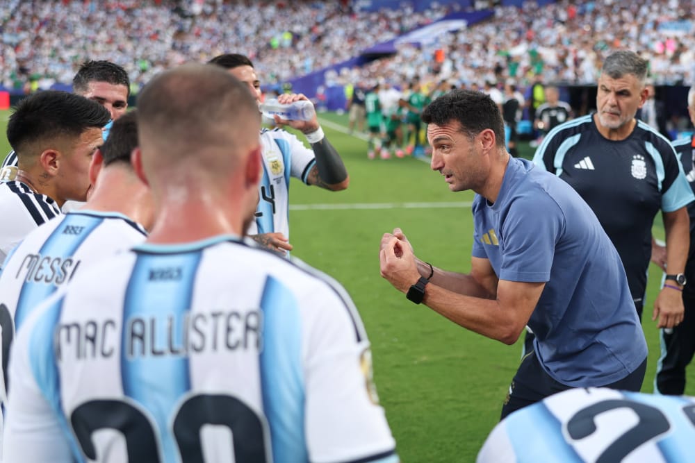 Scaloni: «Somos un equipo aguerrido y que al tener la pelota podemos hacer daño»