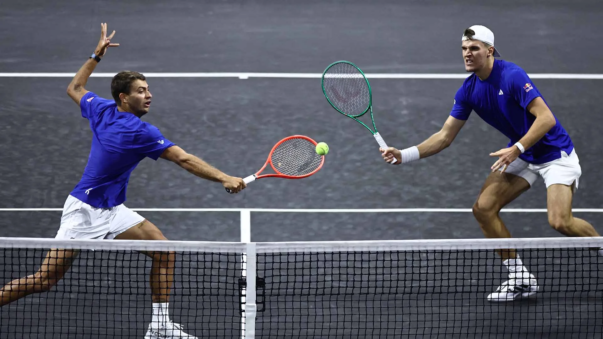 Cobolli y Mensik acercan al Team Europa al título en la Laver Cup